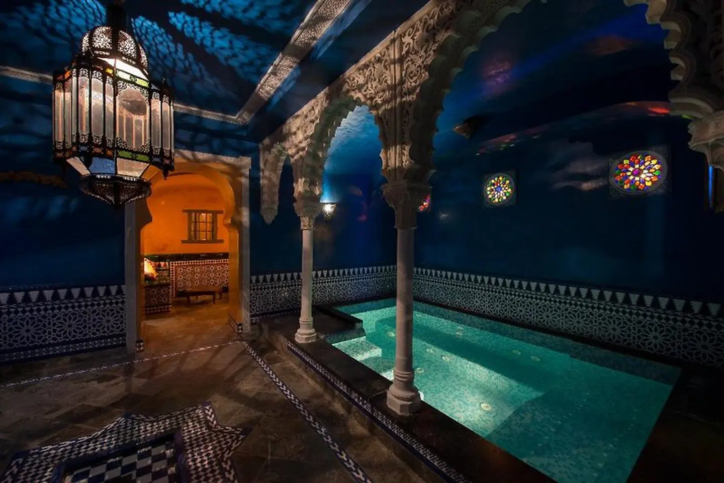 Manos Premier Hallenbad