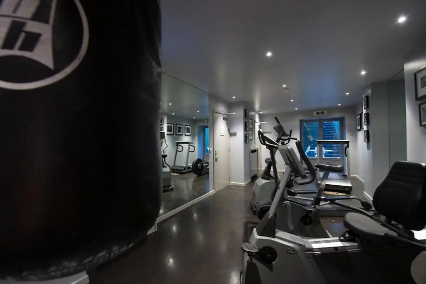 Manos Premier SPORTS_AND_LEISURE