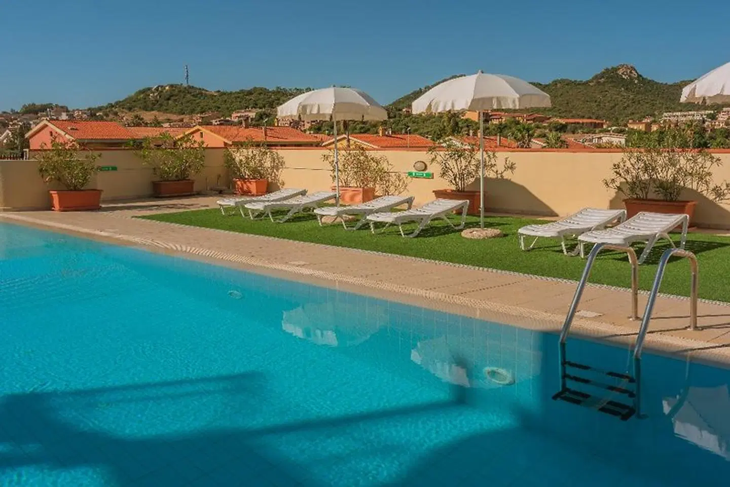 Residence Le Fontane OUTDOOR_POOL