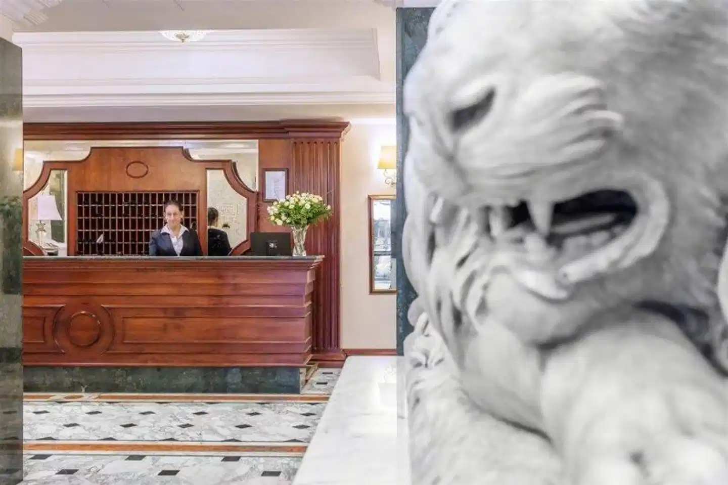 Raeli Hotel Regio Lobby