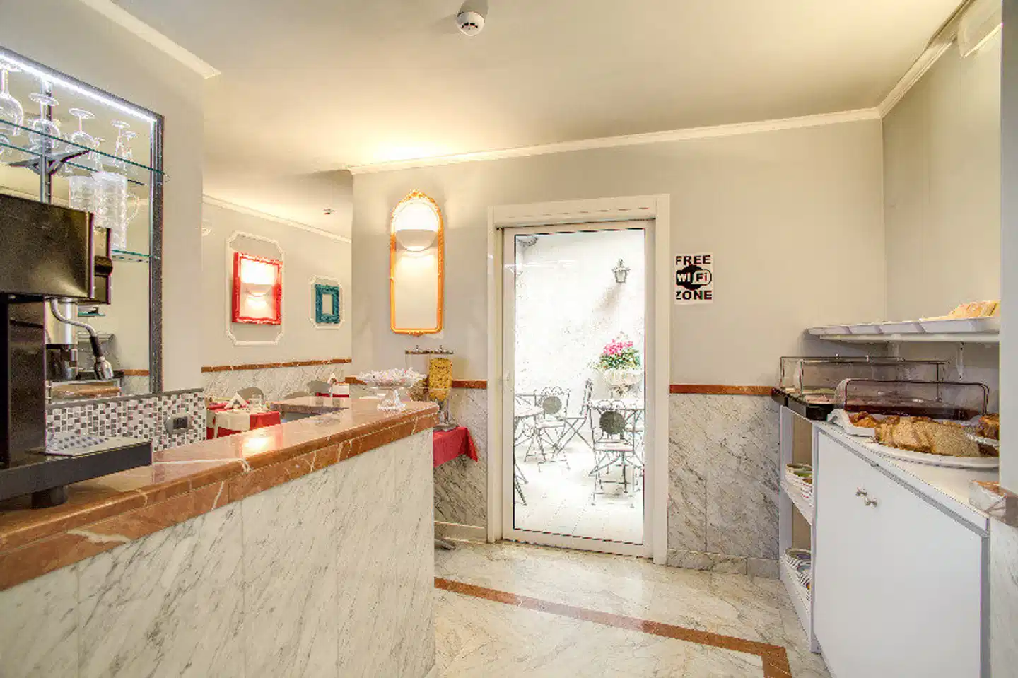 Anfiteatro Flavio Badezimmer