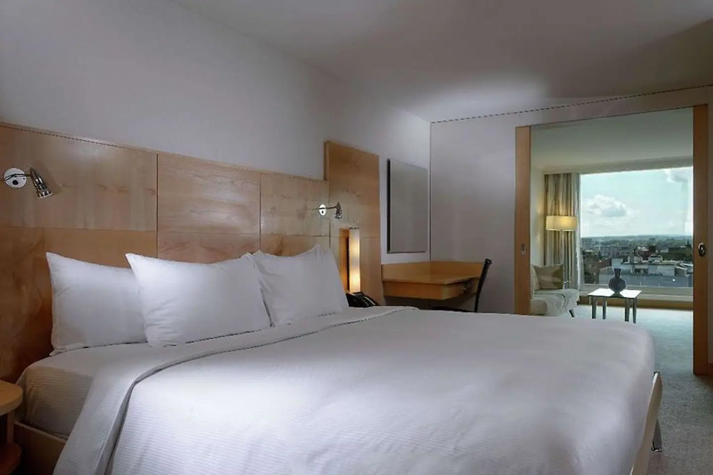Hilton Zurich Airport ROOM_EXAMPLE