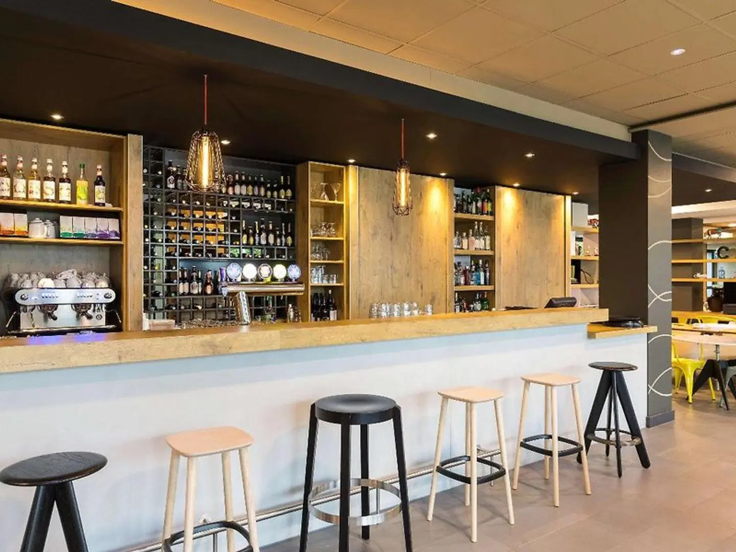 ibis Zurich Messe Airport Bar