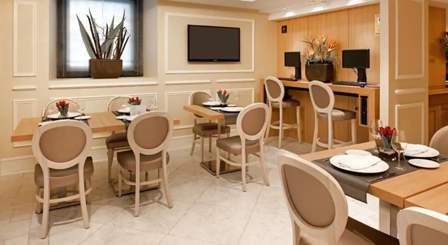 Catalonia Las Cortes Restaurant