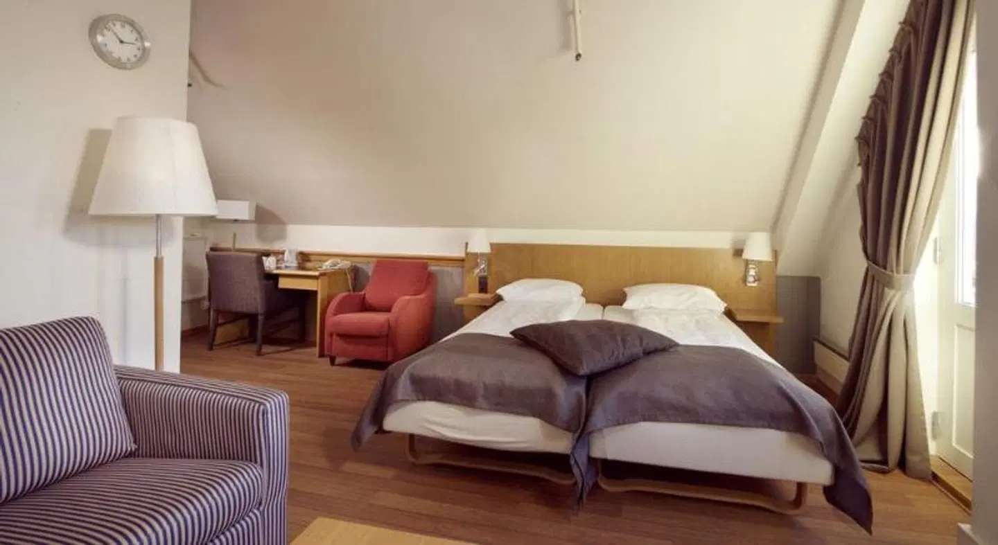 Home Hotel With ROOM_EXAMPLE