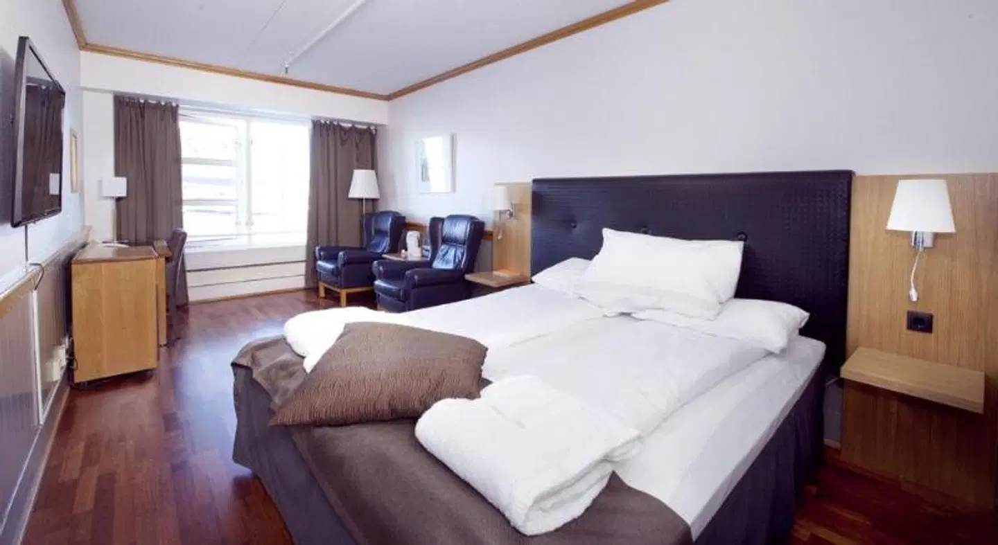 Home Hotel With ROOM_EXAMPLE