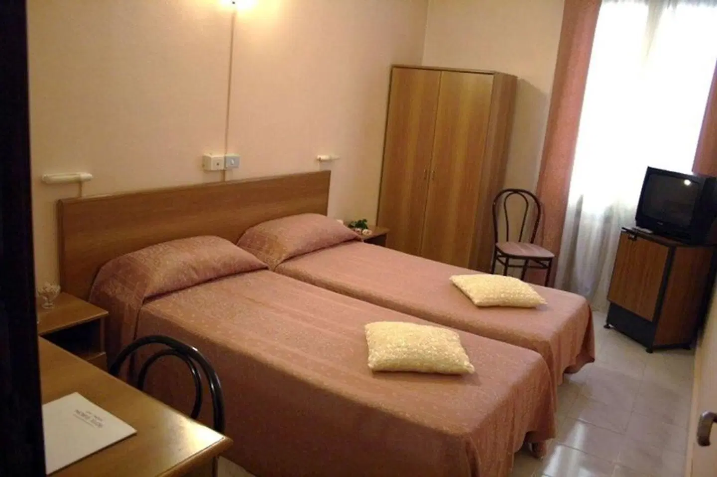 Europa ROOM_EXAMPLE