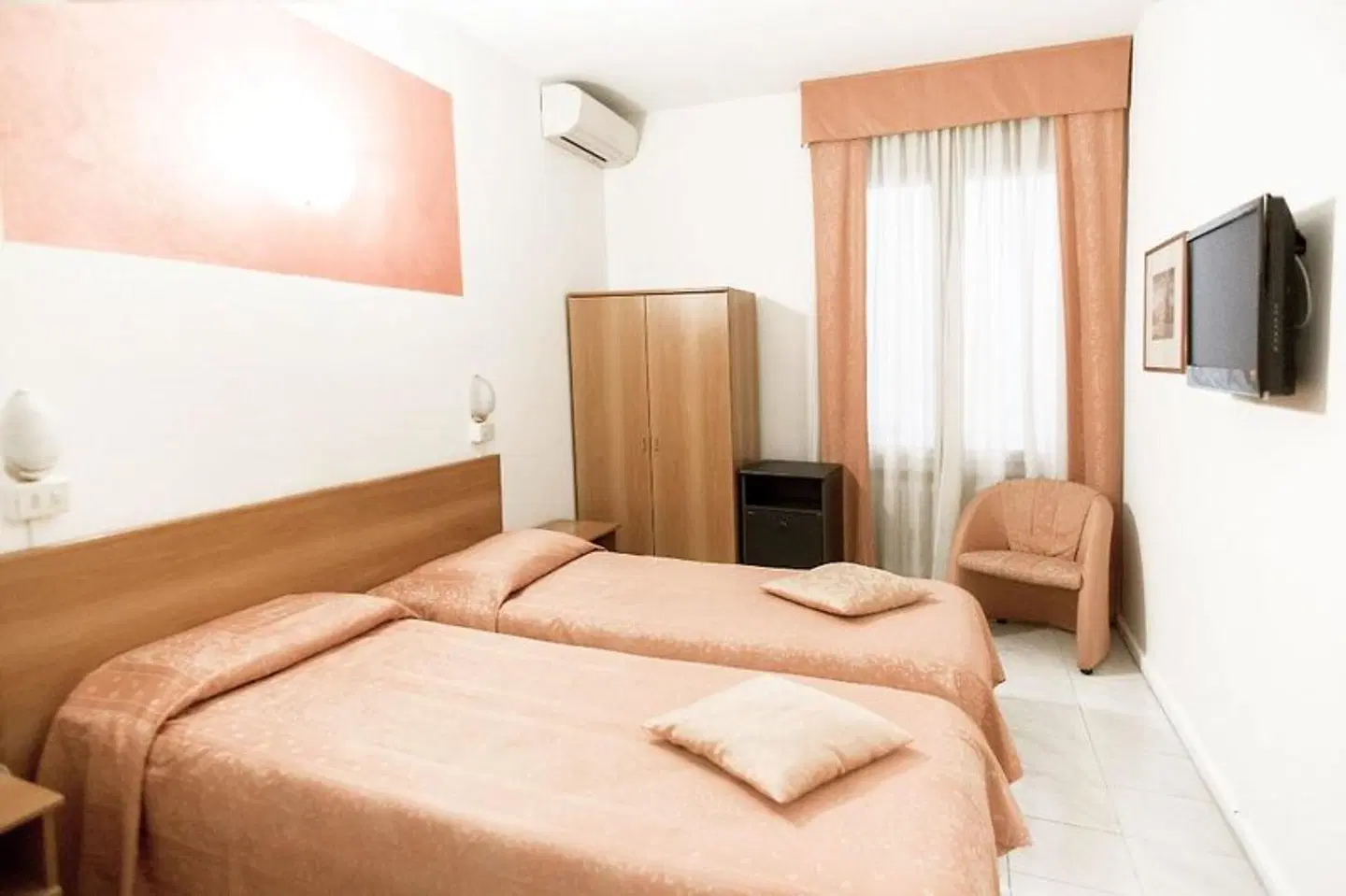 Europa ROOM_EXAMPLE
