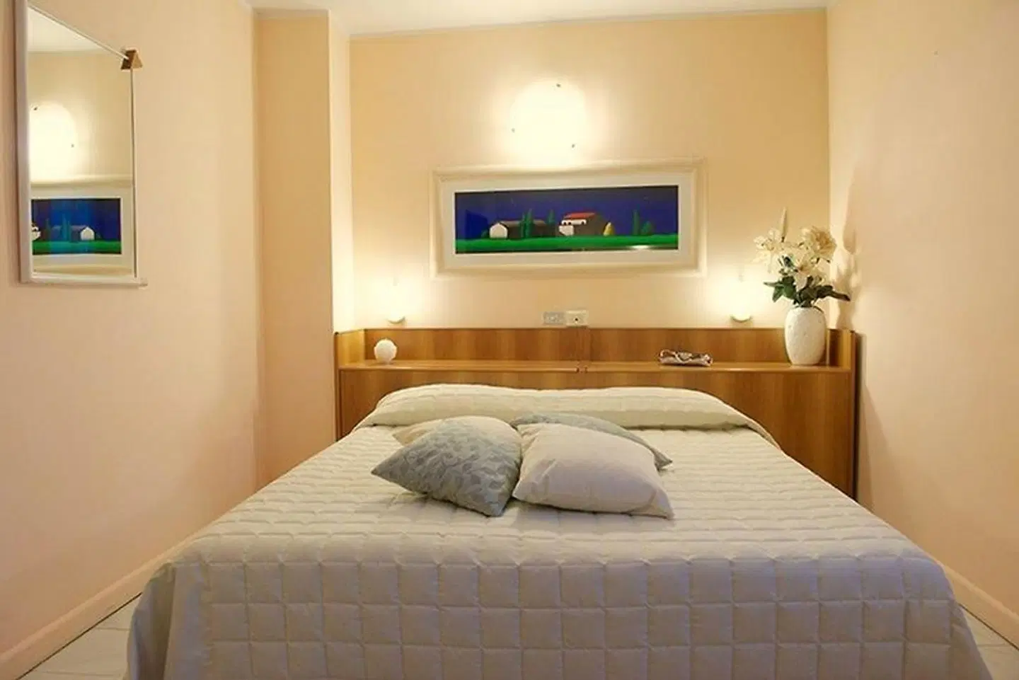 Europa ROOM_EXAMPLE