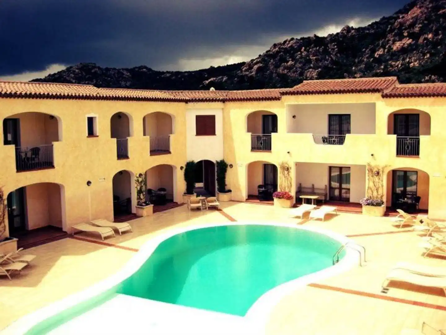 Monti Di Mola Aussenansicht