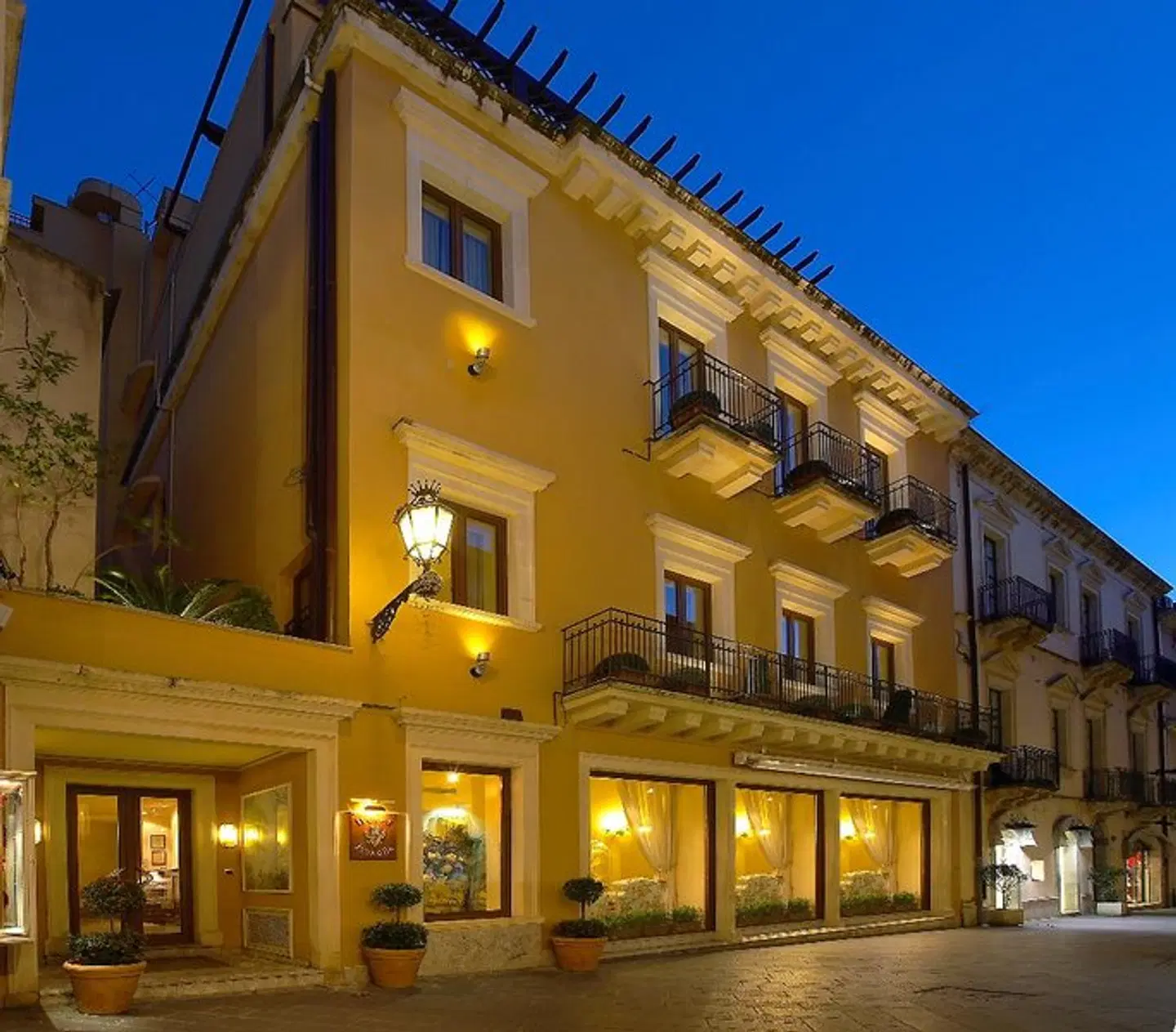 Hotel Isabella EXTERIOR