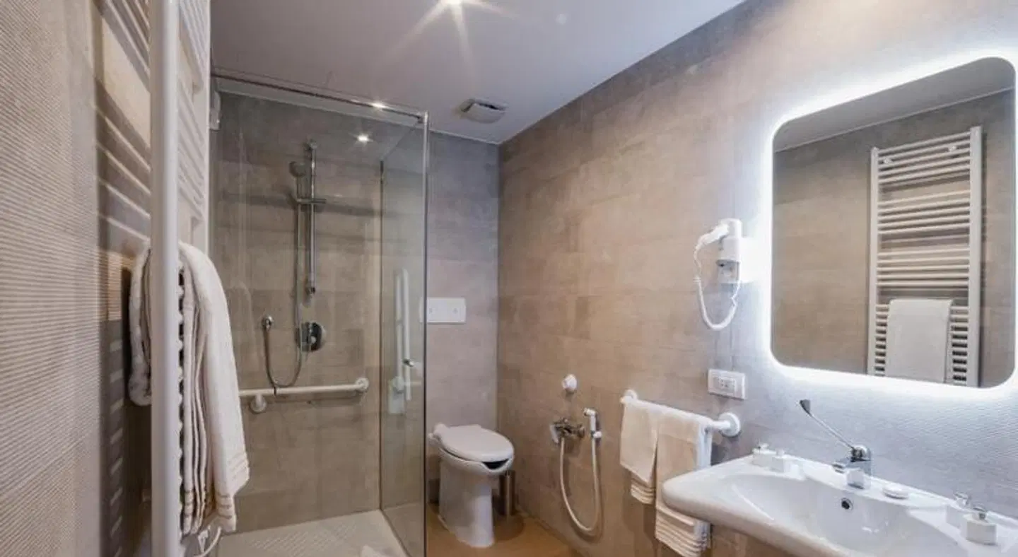 Cala Ponte Hotel Badezimmer