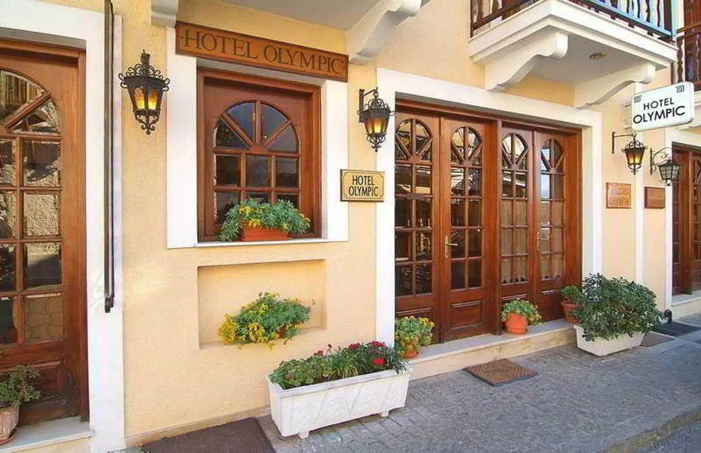 Olympic Hotel EXTERIOR