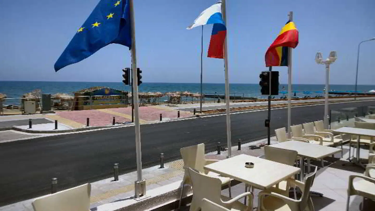Flamingo Beach Hotel Terrasse