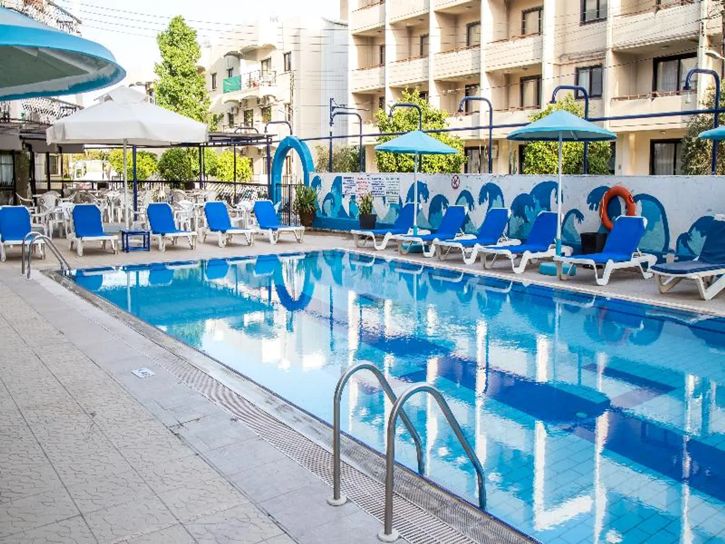 Cactus OUTDOOR_POOL