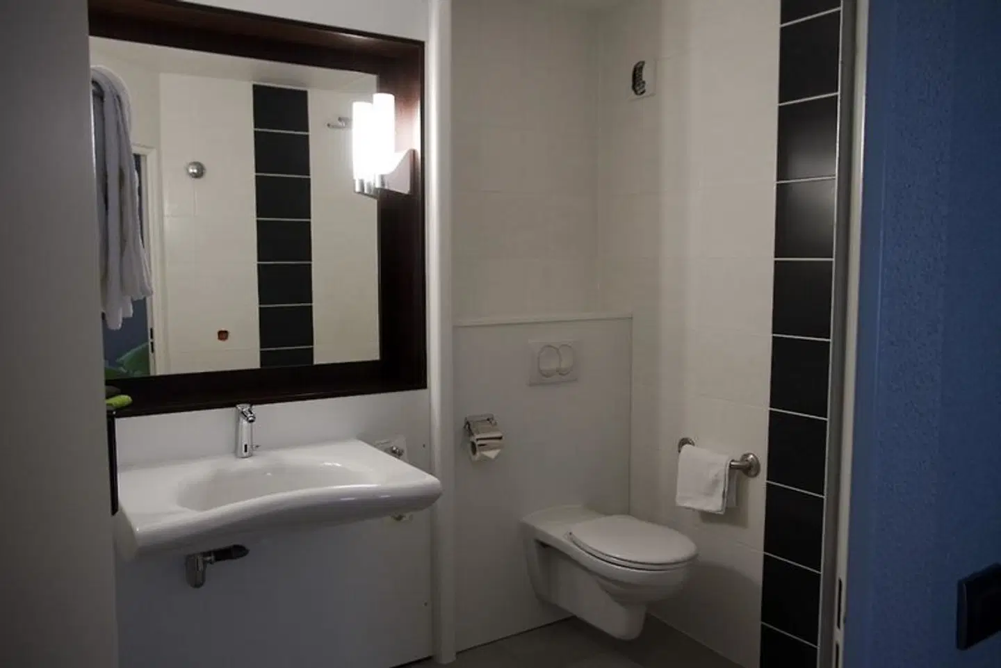 Mandarina Hotel Luxembourg Airport Badezimmer