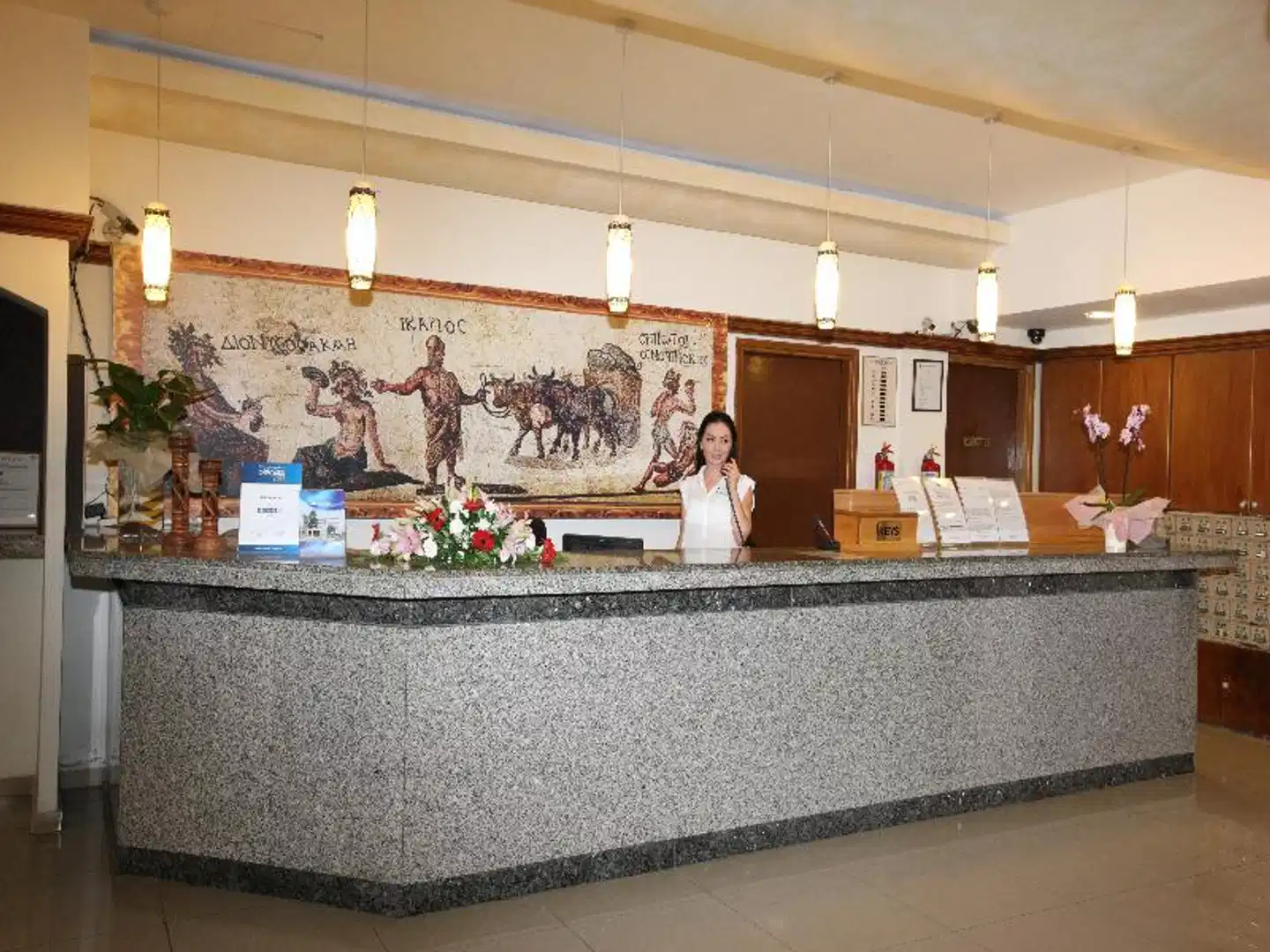 Veronica Hotel Lobby