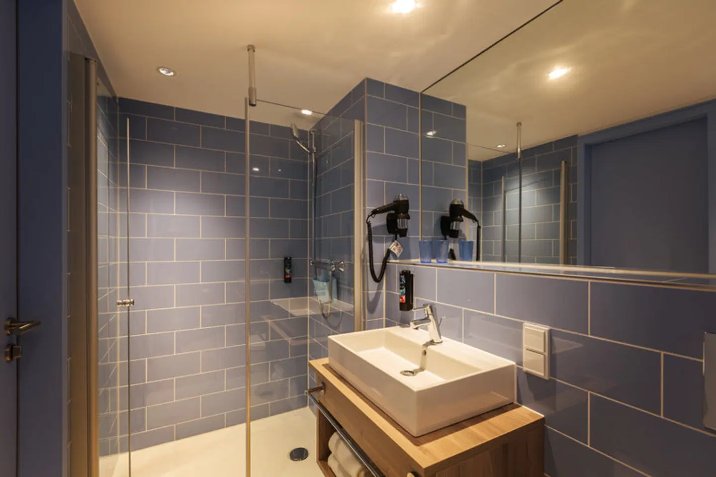 Holiday Inn - the niu, Mood Mainz Badezimmer