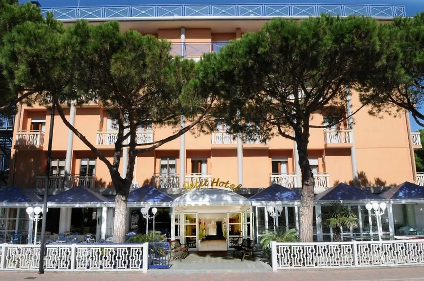 Petit Hotel EXTERIOR
