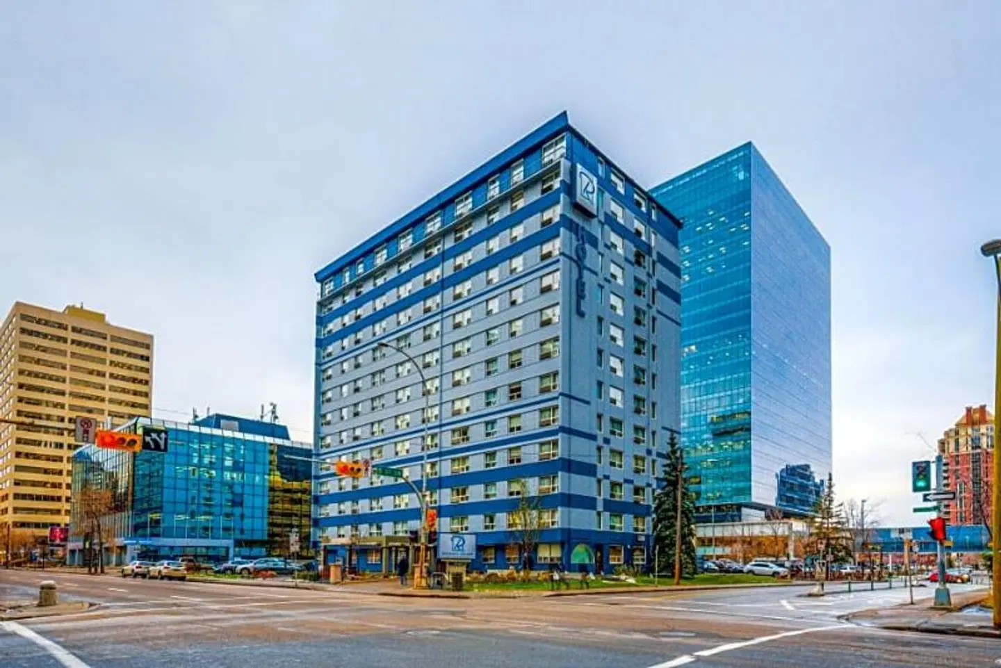 Coast Calgary Downtown Hotel & Suites by APA EXTERIOR