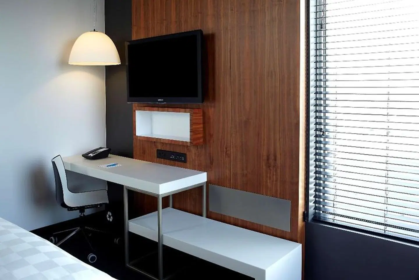 Alt Hotel Toronto Airport ROOM_EXAMPLE