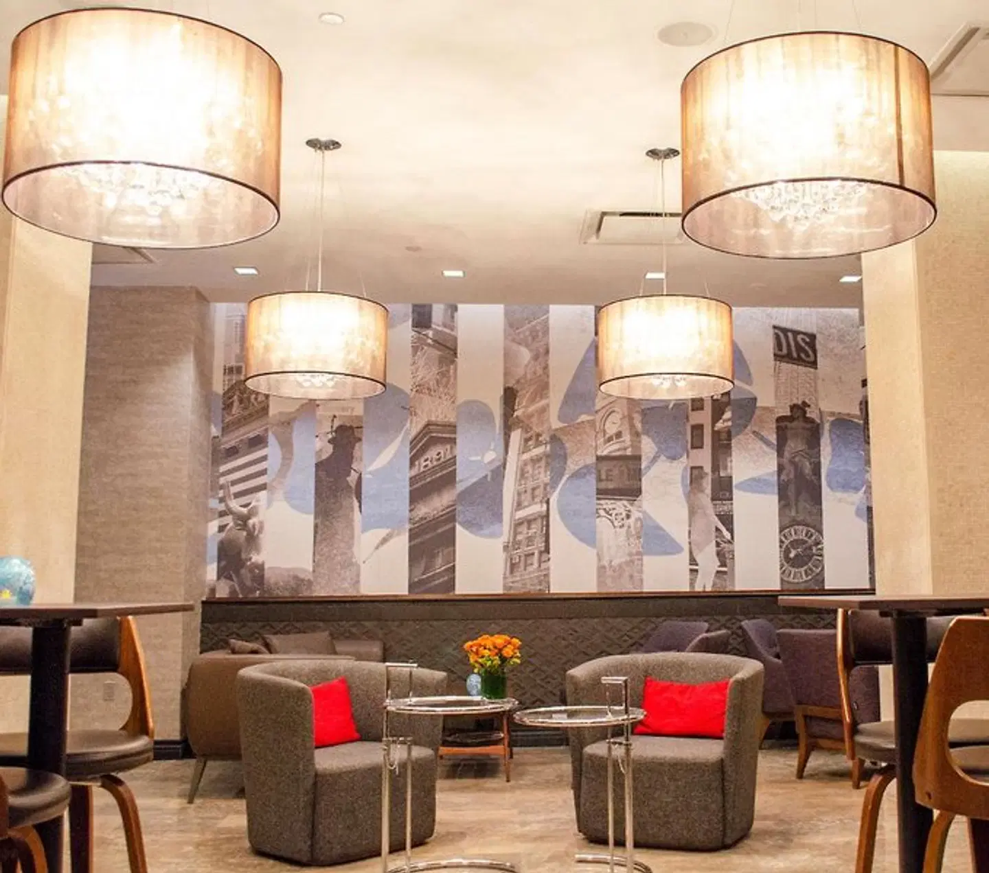 Distrikt Hotel New York City, Tapestry Collection by Hilton Bar