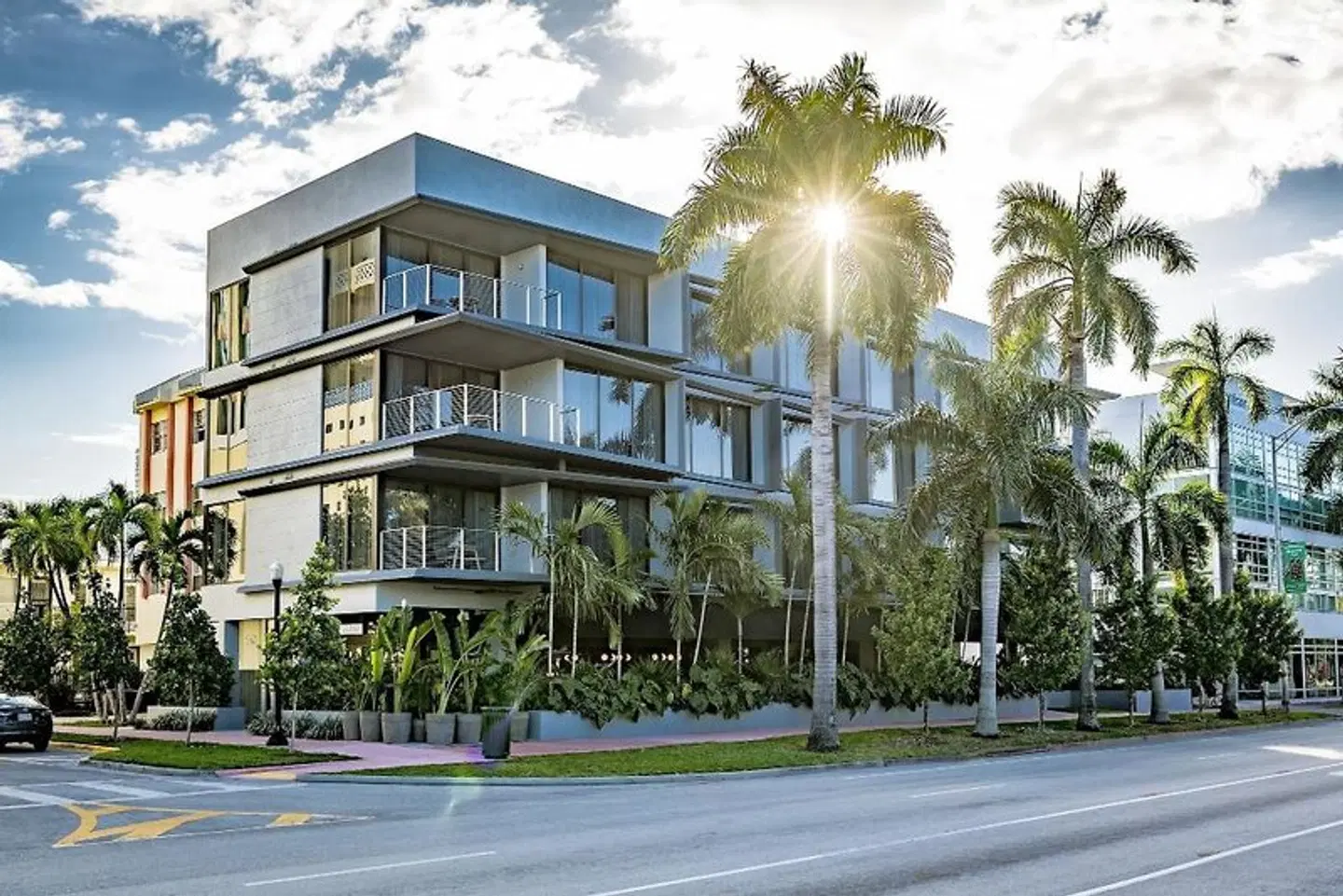 The March Hotel EXTERIOR