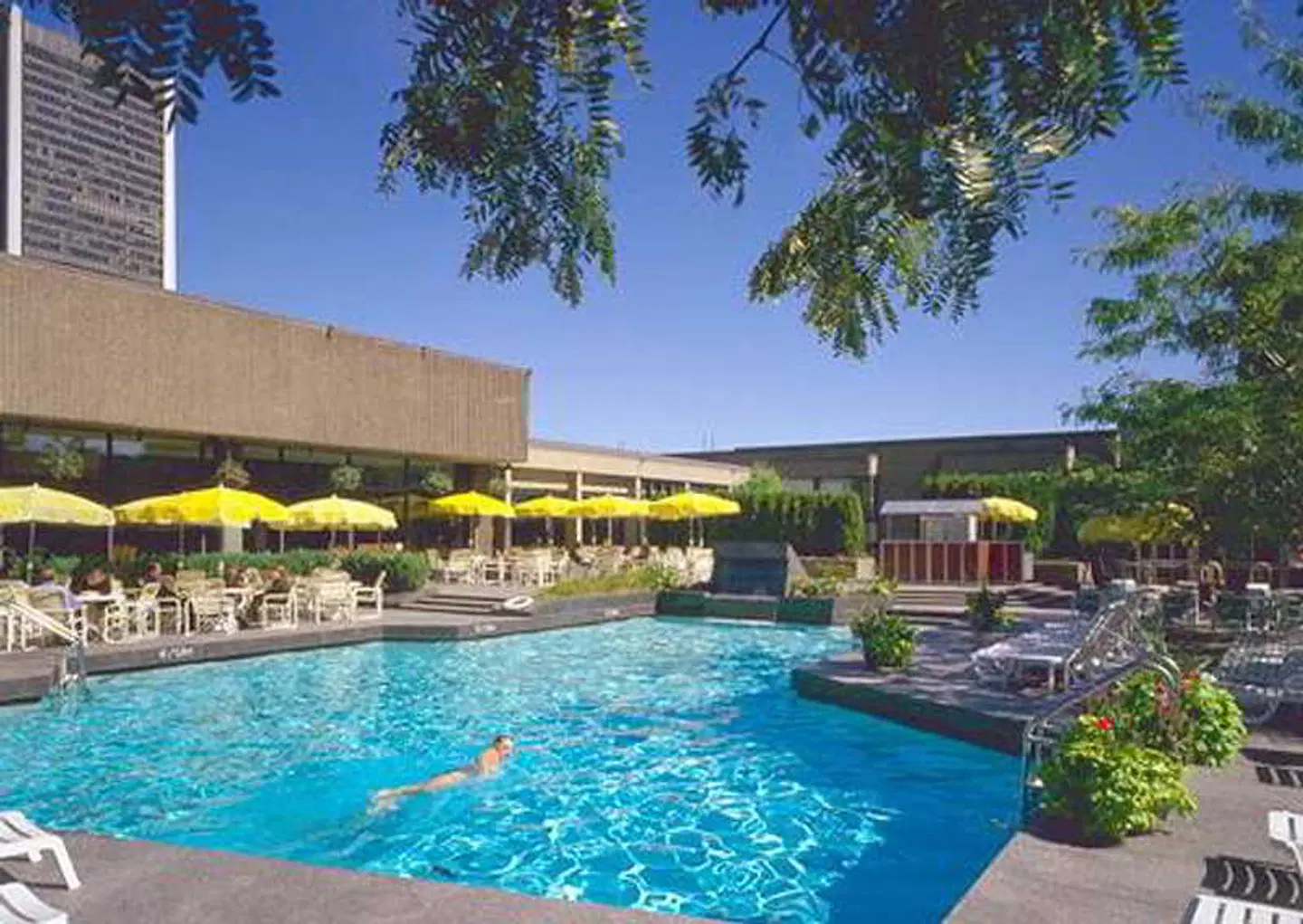 Bonaventure Montreal OUTDOOR_POOL