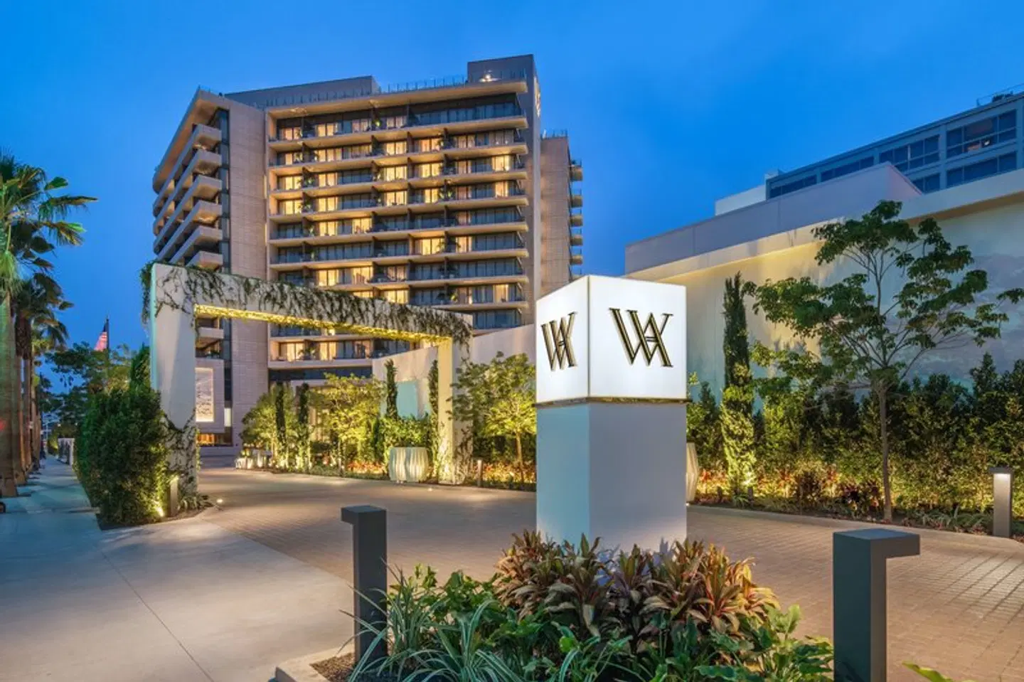 Waldorf Astoria Beverly Hills EXTERIOR