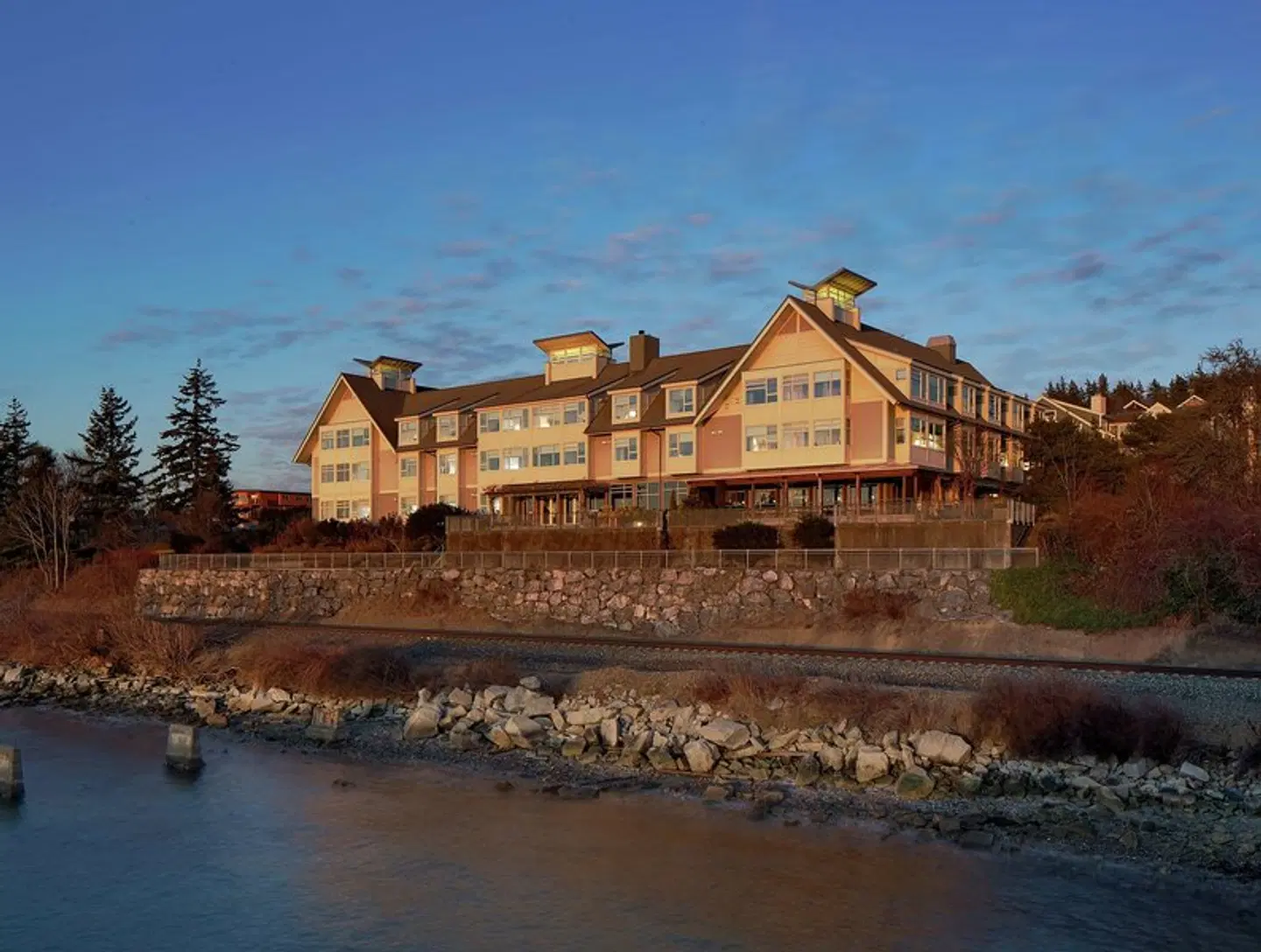 The Chrysalis Inn & Spa Bellingham, Curio Collection by Hilton EXTERIOR