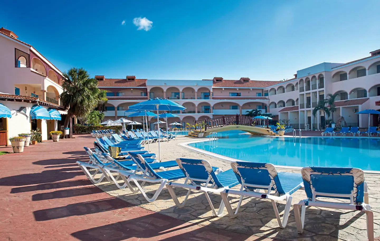 Cuatro Palmas OUTDOOR_POOL