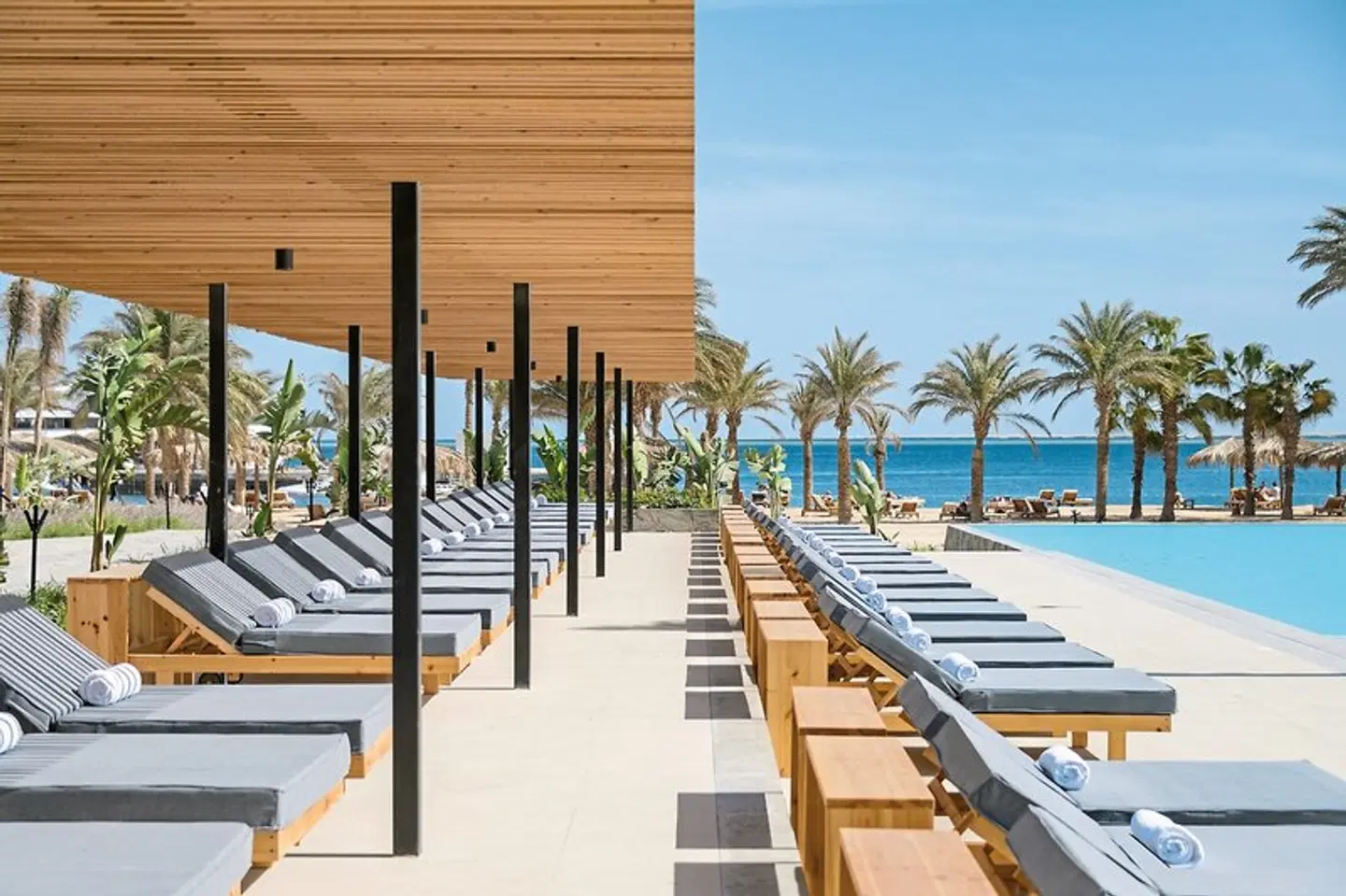 Serry Beach Resort Terrasse
