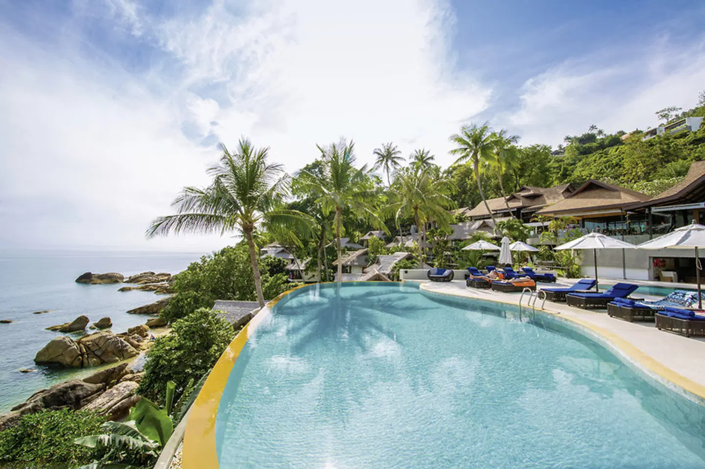Coral Cliff Beach Resort OUTDOOR_POOL