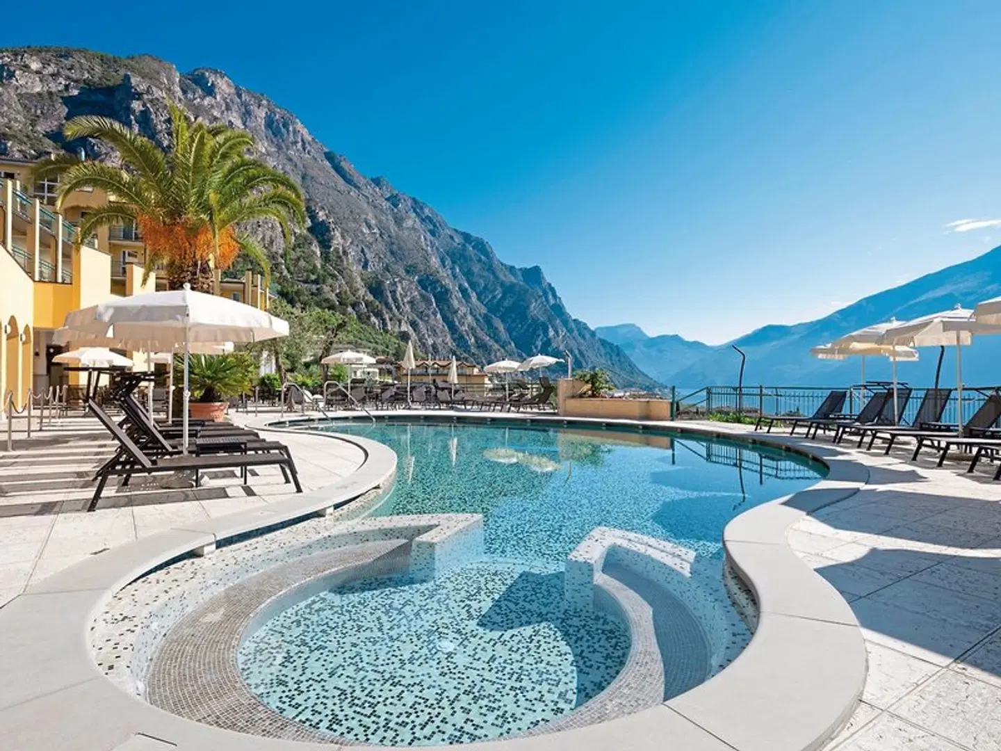 Cristina OUTDOOR_POOL