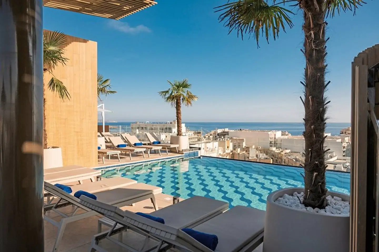 Best Western Premier OUTDOOR_POOL