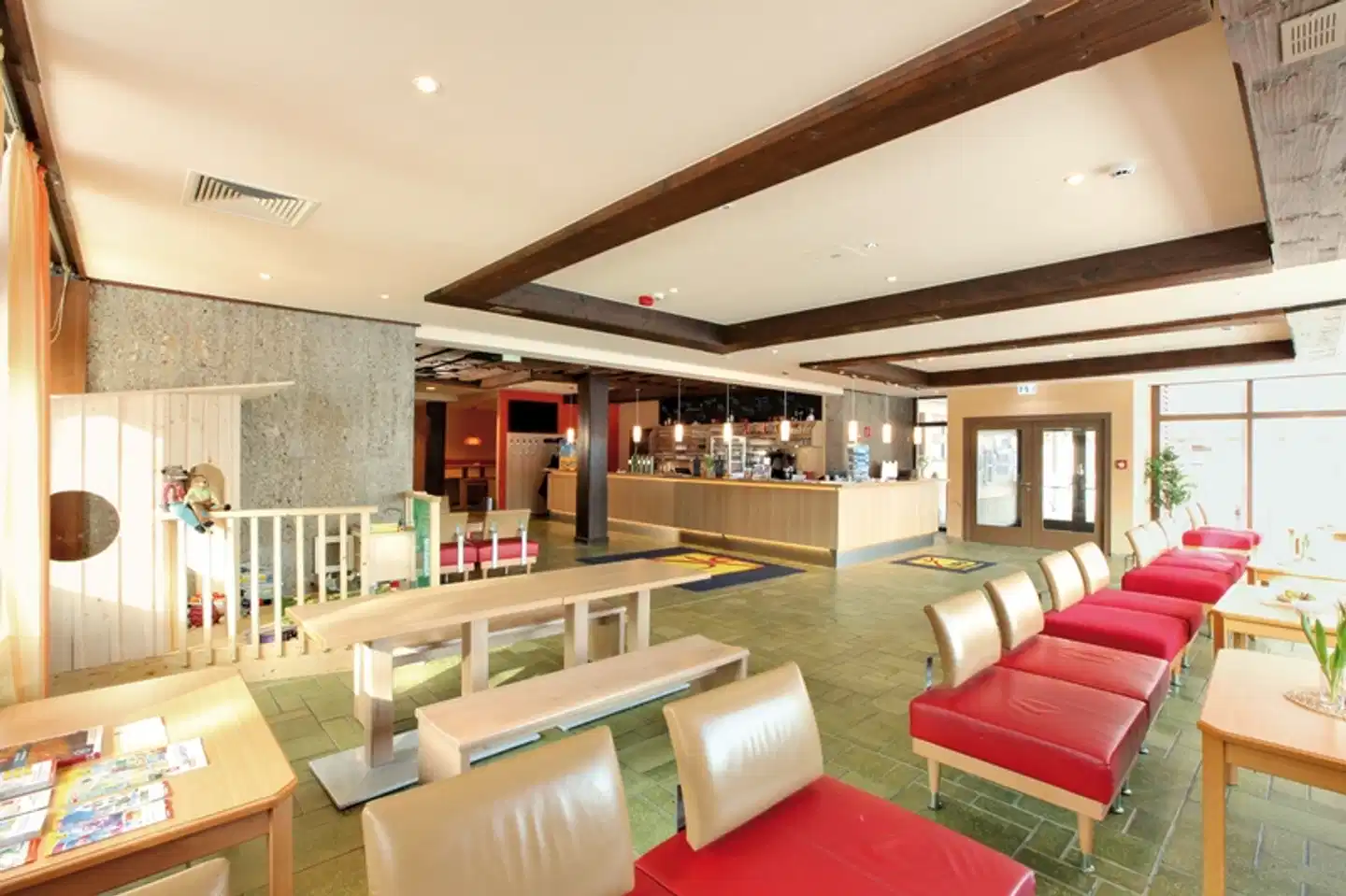 JUFA Hotel Altenmarkt Lobby