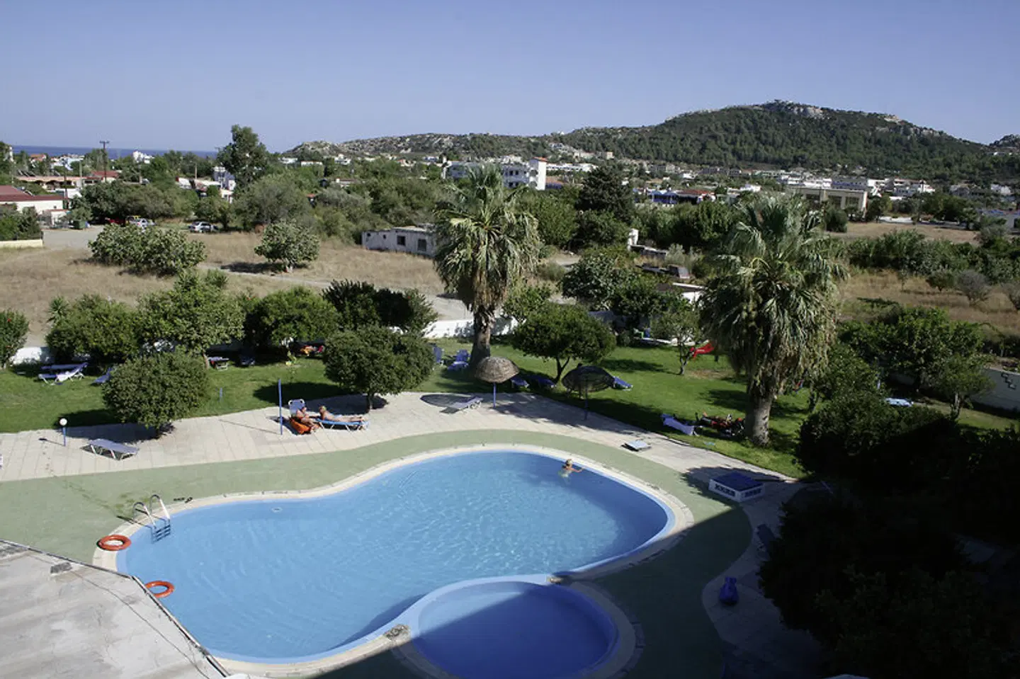 Manos Pension OUTDOOR_POOL