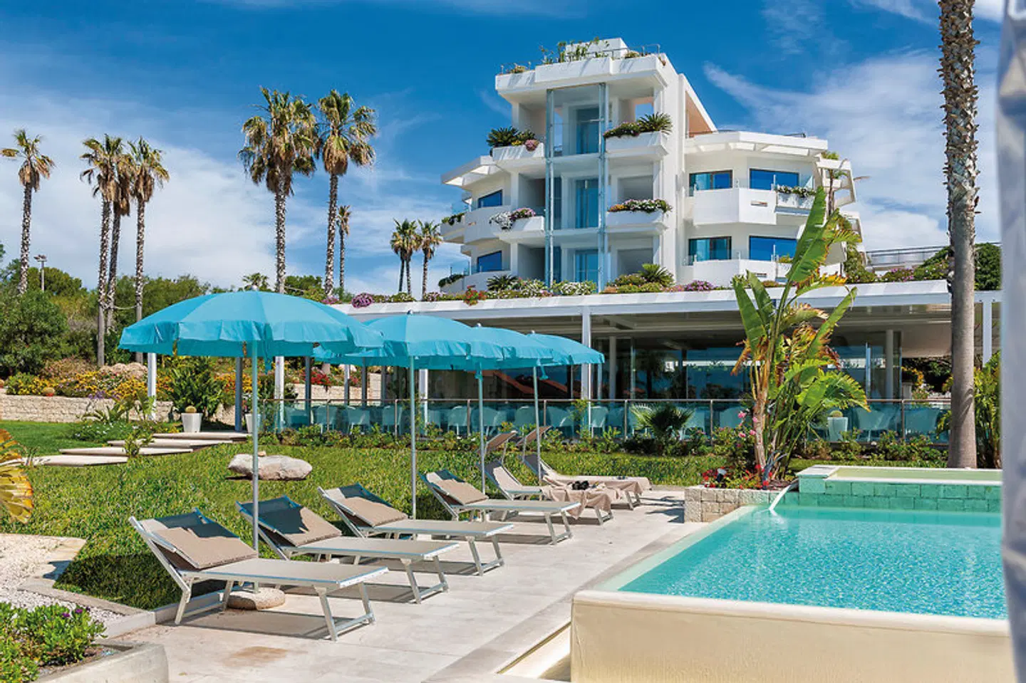 Acacia Palace OUTDOOR_POOL