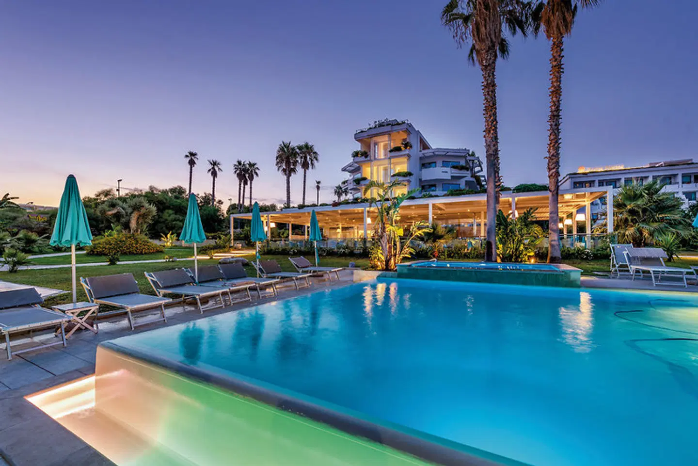 Acacia Palace OUTDOOR_POOL