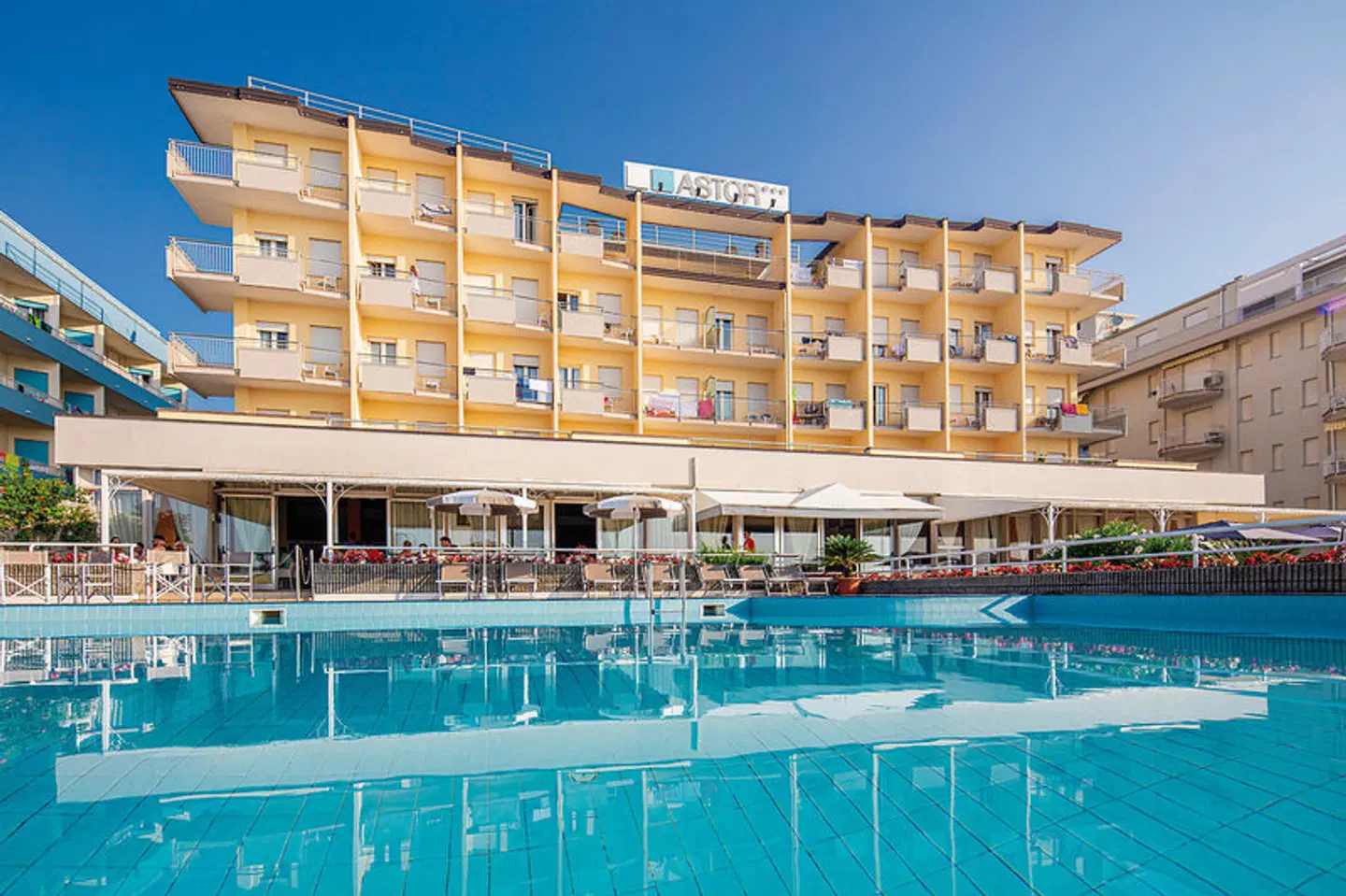 Astor OUTDOOR_POOL