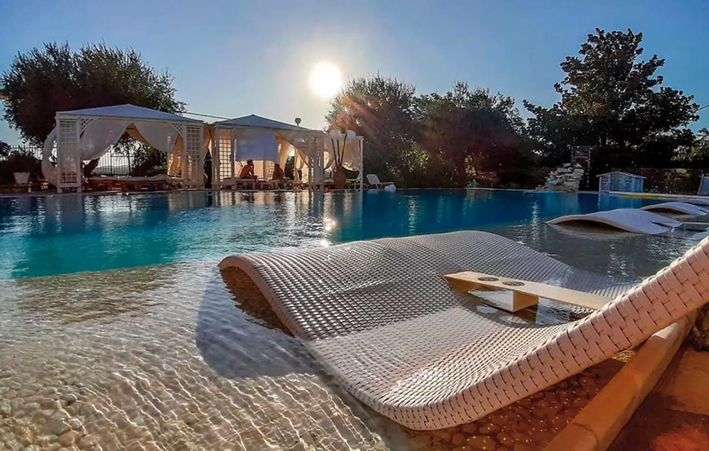 Nefeli OUTDOOR_POOL