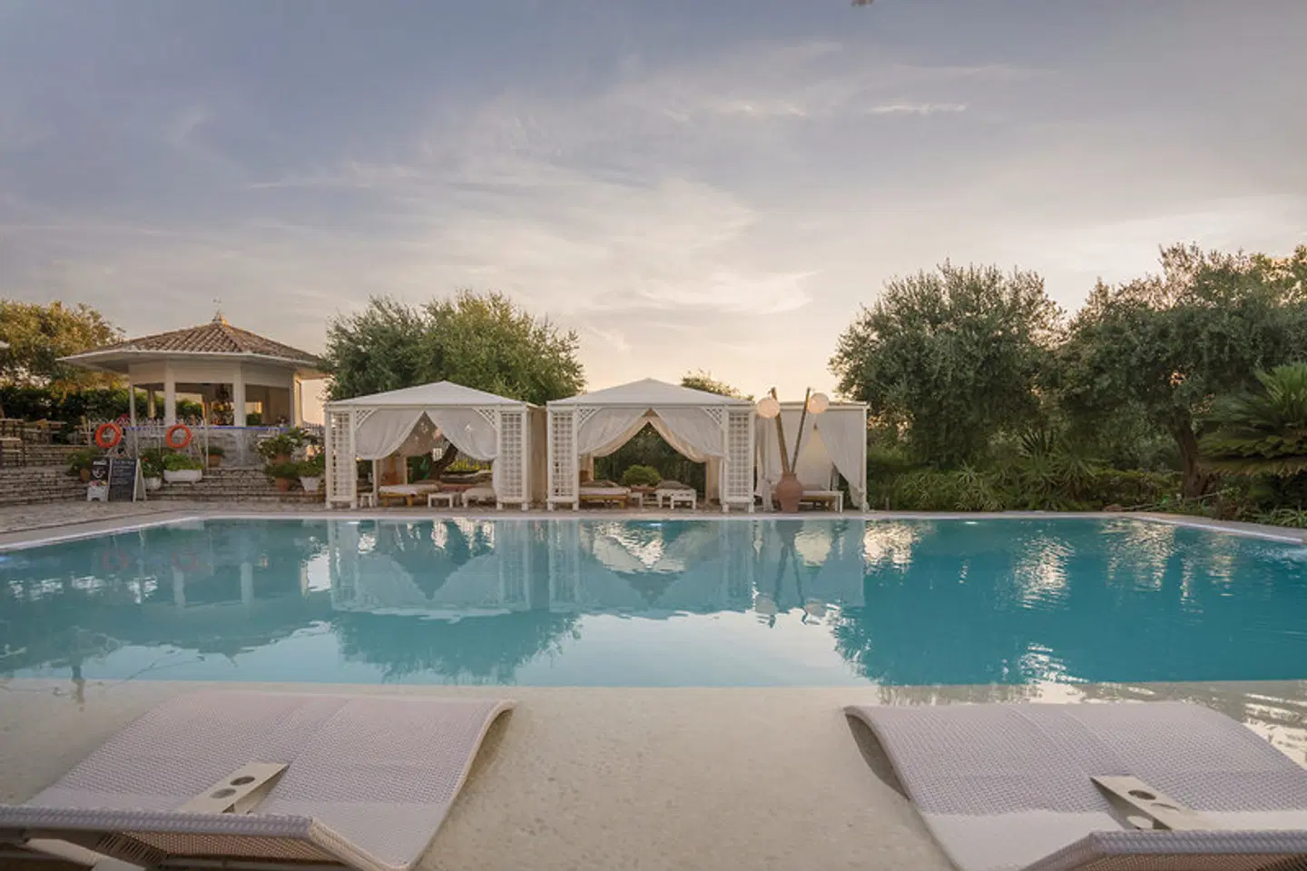 Nefeli OUTDOOR_POOL