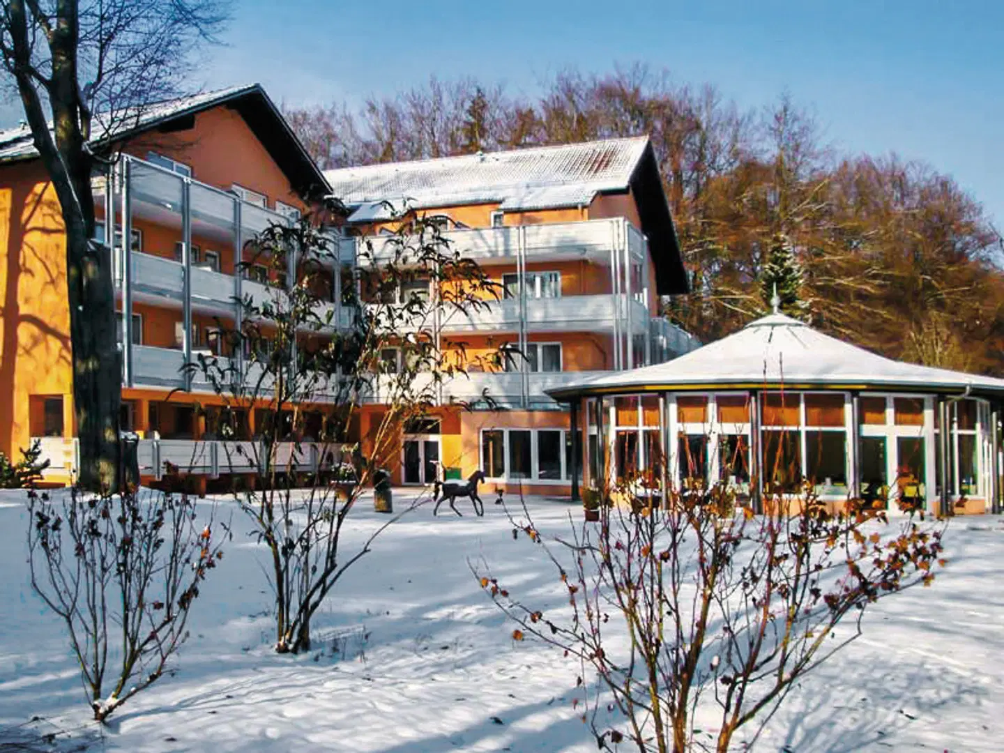 PTI Hotel Eichwald Aussenansicht