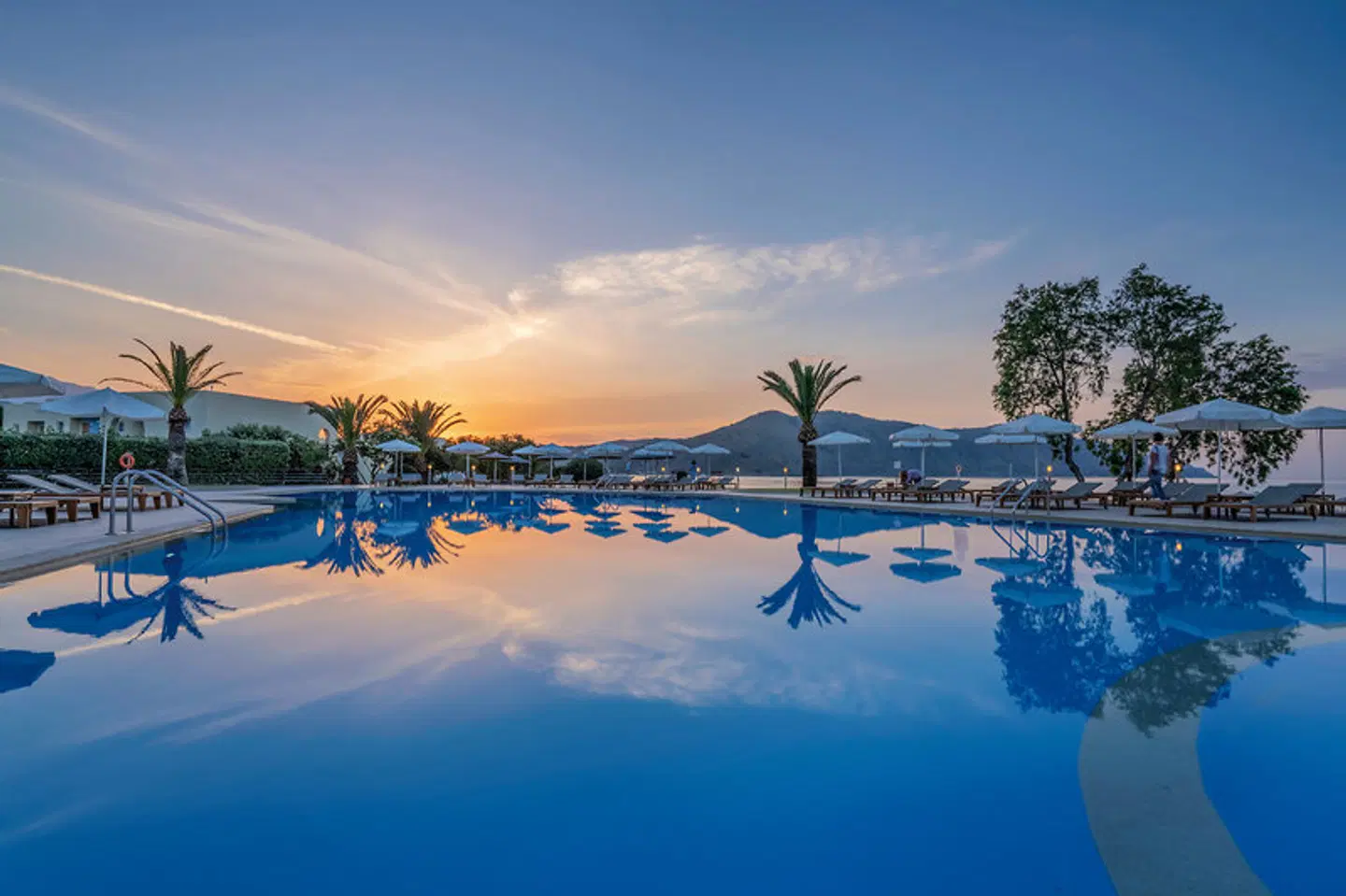 Pilot Beach Resort OUTDOOR_POOL