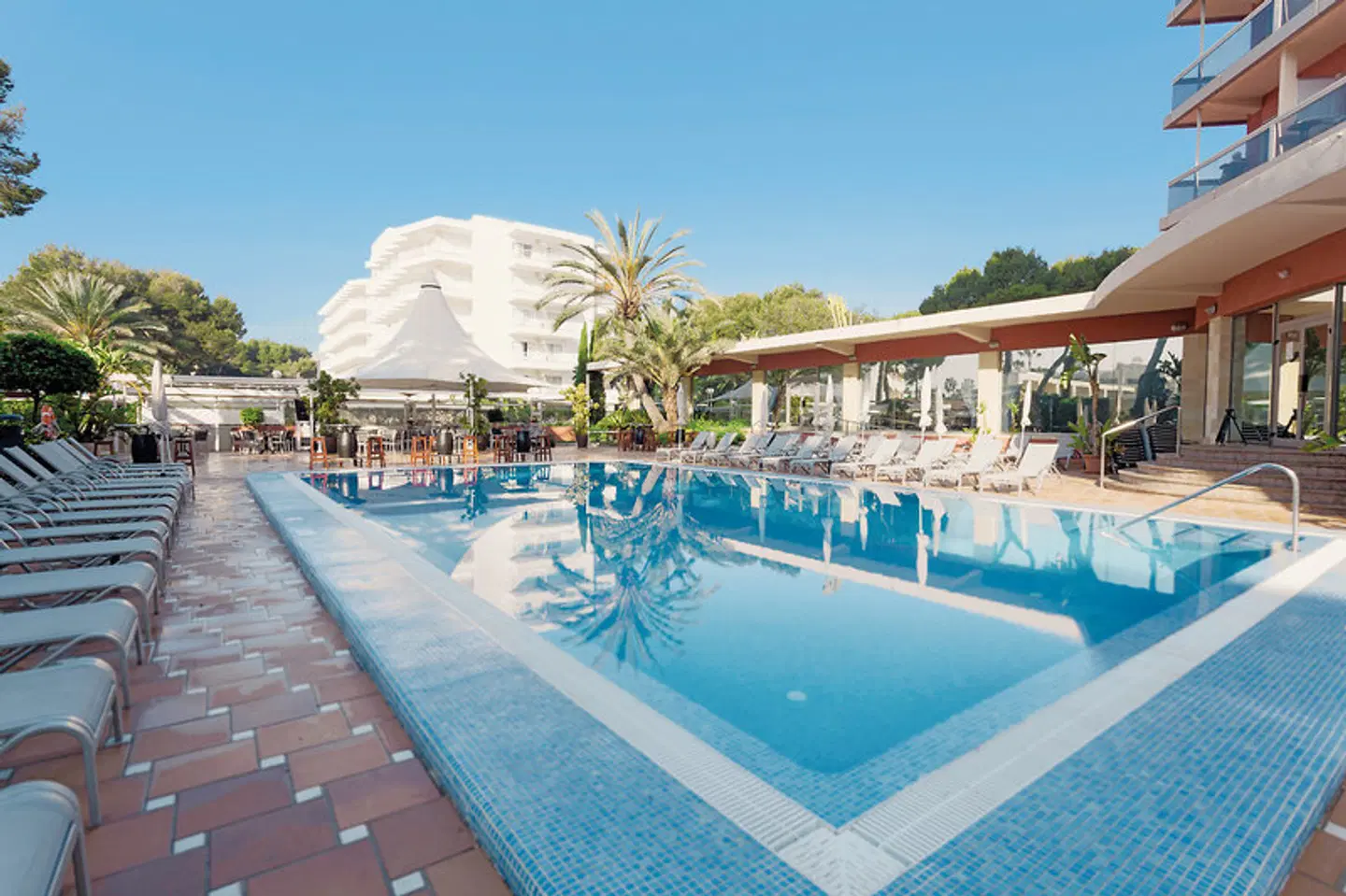 Obelisco OUTDOOR_POOL