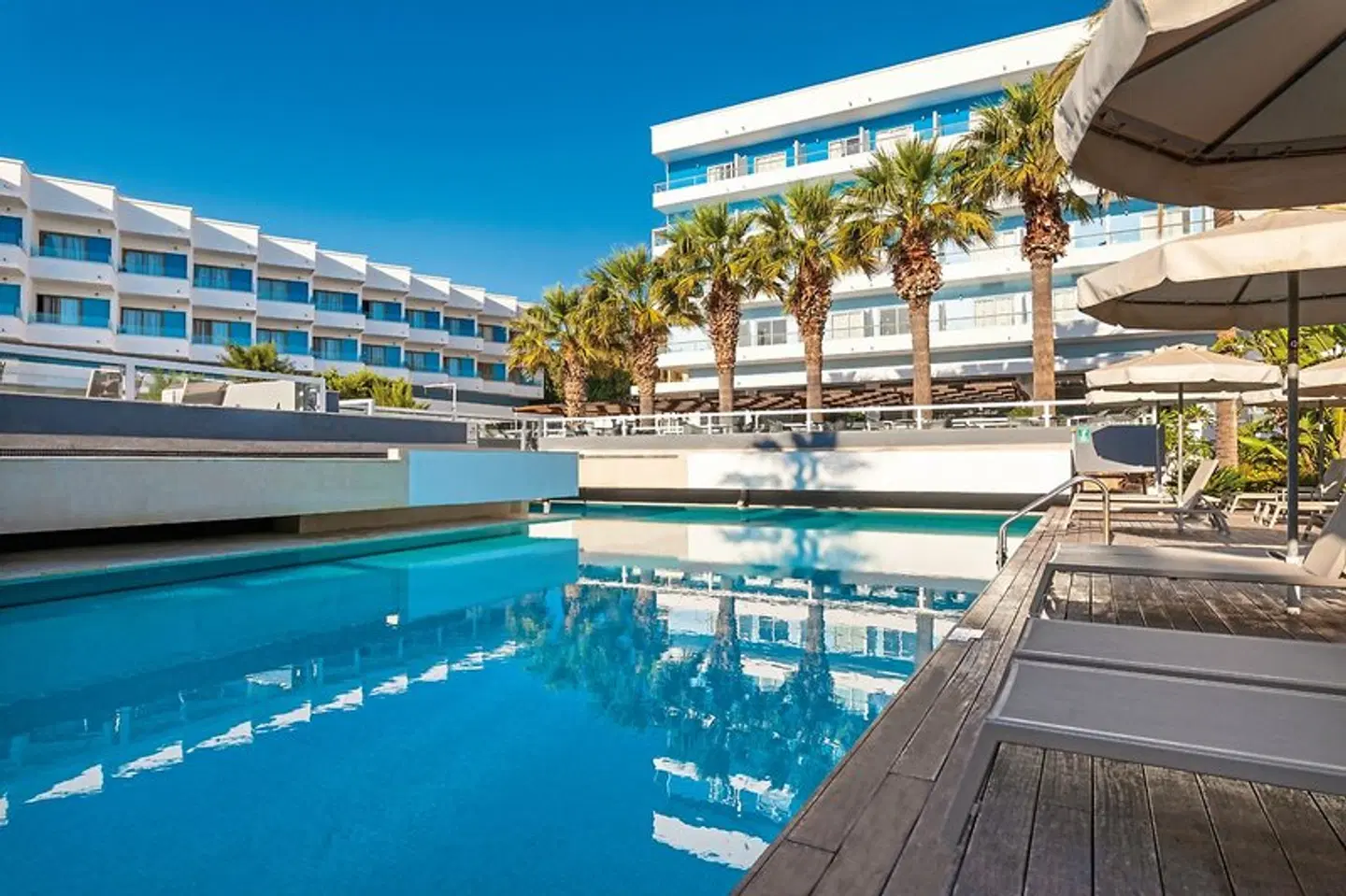 Blue Sea Beach Resort OUTDOOR_POOL