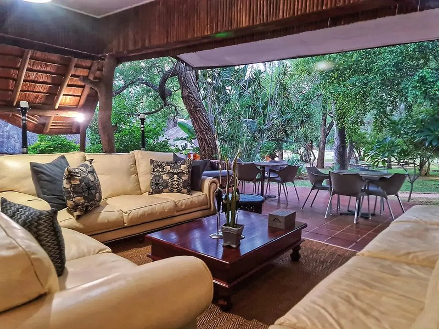 Shiduli Private Game Lodge Terrasse