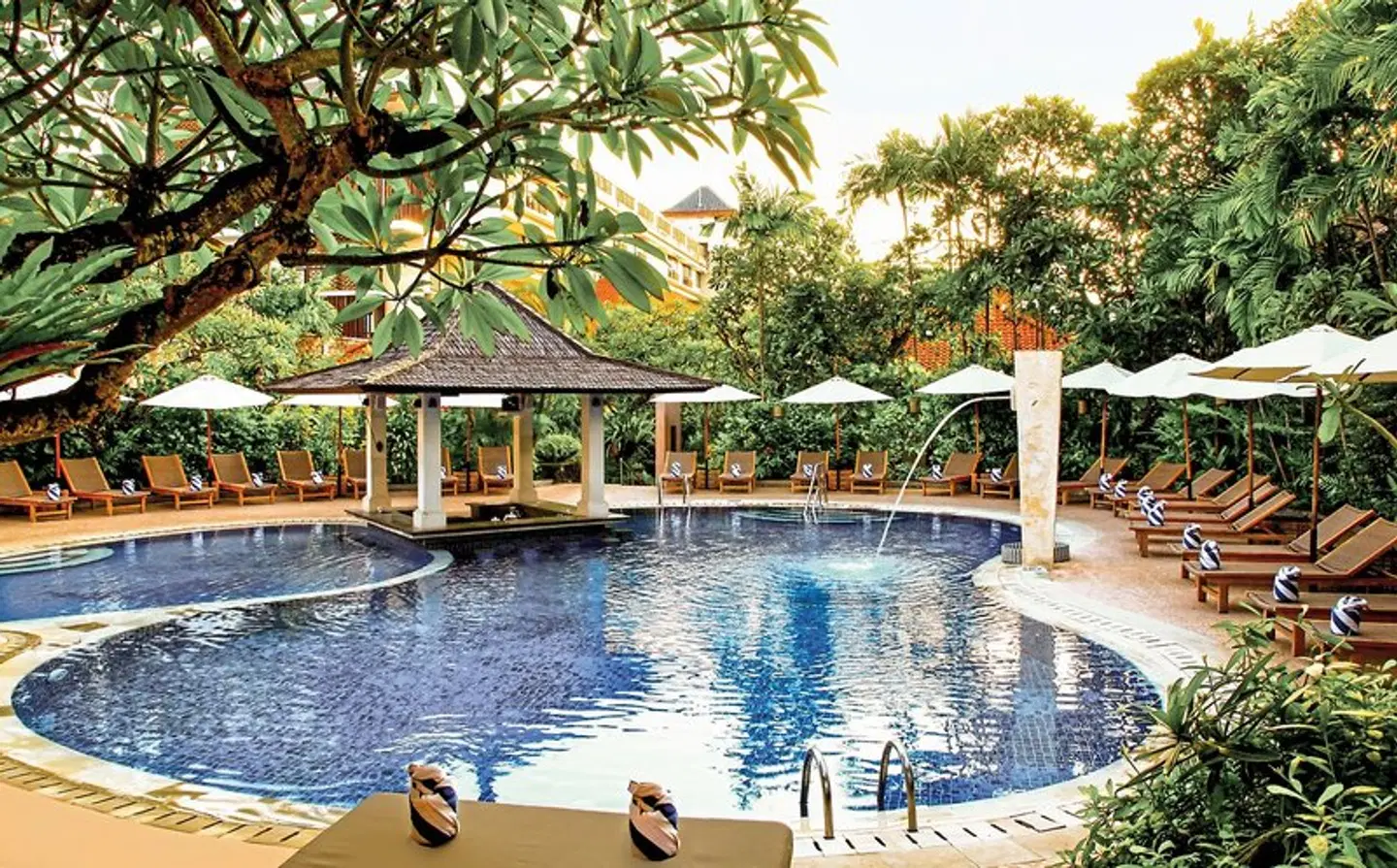 Puri Raja Hotel Legian Bali OUTDOOR_POOL