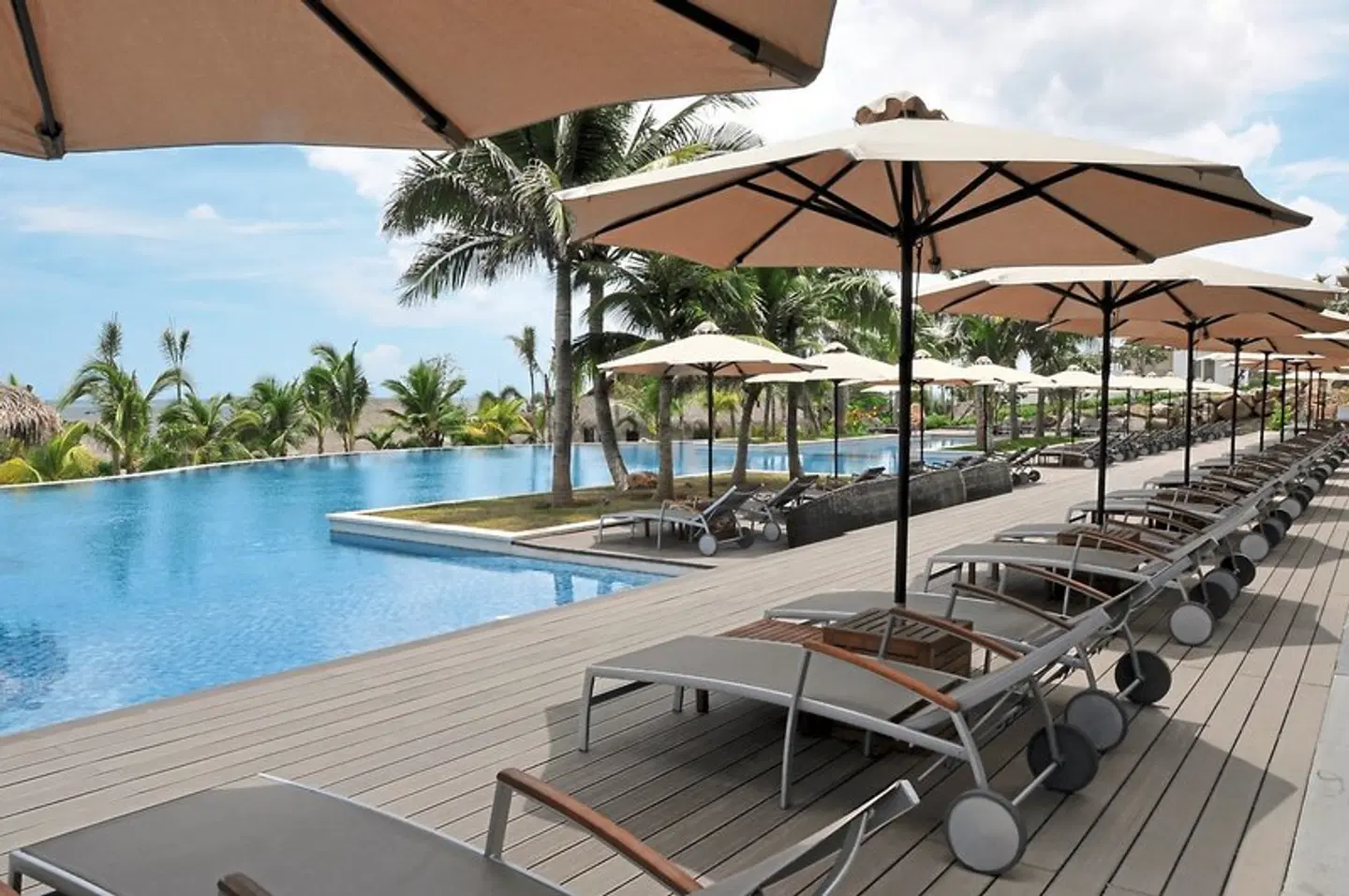The Cliff Resort & Residences OUTDOOR_POOL