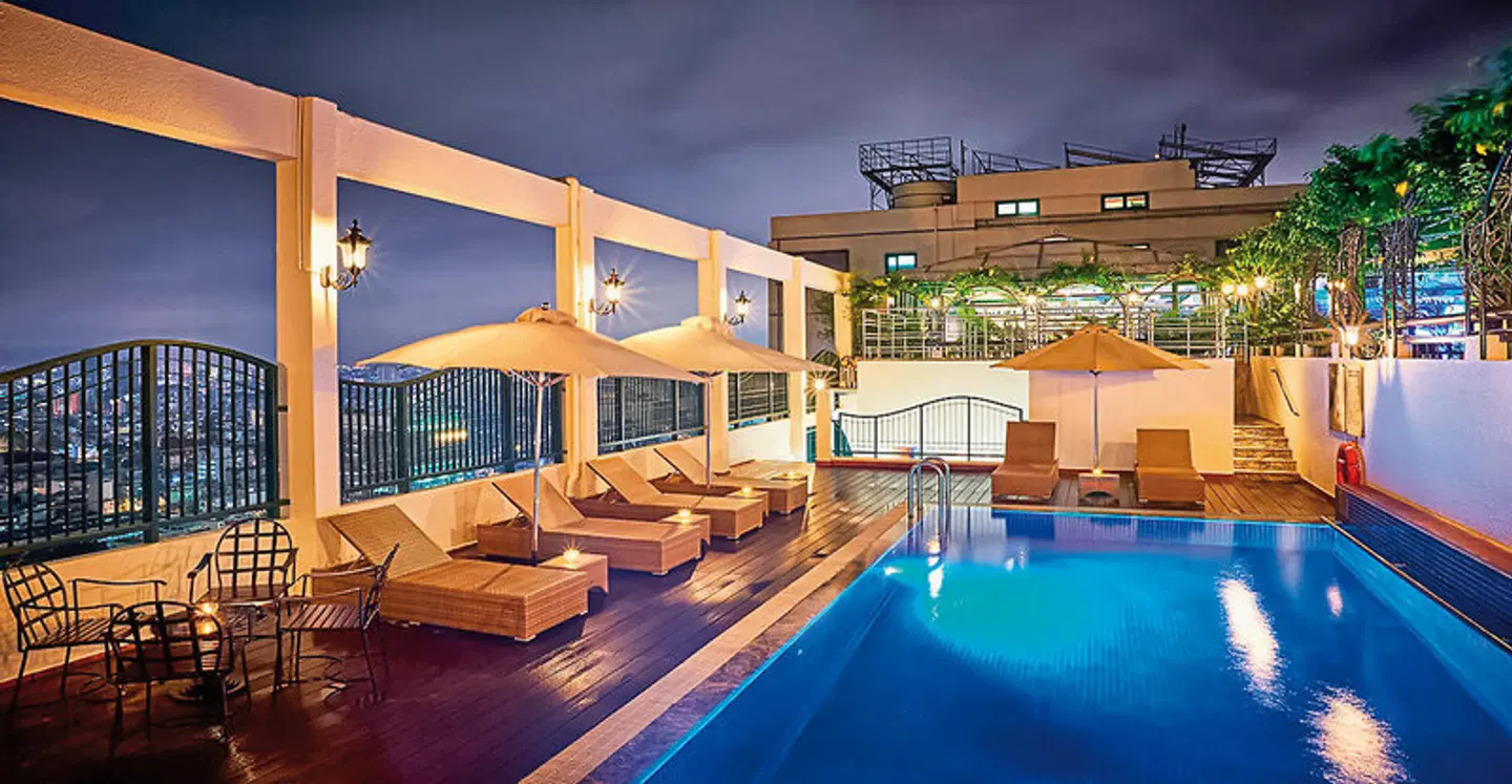 Windsor Plaza Hotel OUTDOOR_POOL